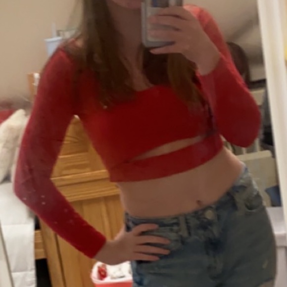 Garage red long sleeve crop top - Picture 2 of 3
